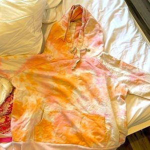 Yakira Bella woman’s large tye dye hoodie